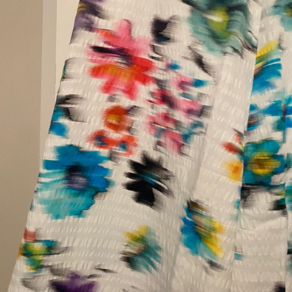 Gorgeous high waisted pants!  Worn once on vacation. Size medium so flattering! - Picture 3 of 4